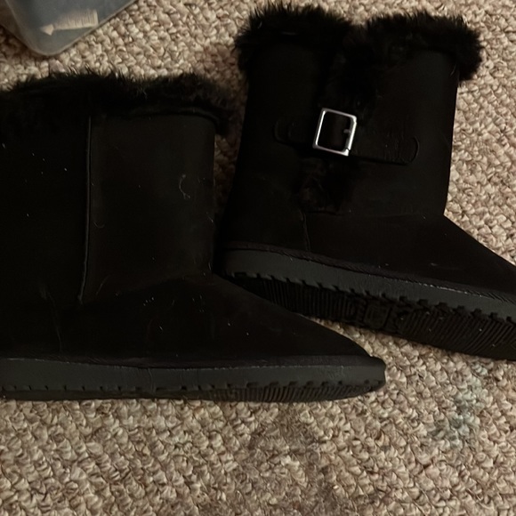 Shoes - Picture 2 of 3